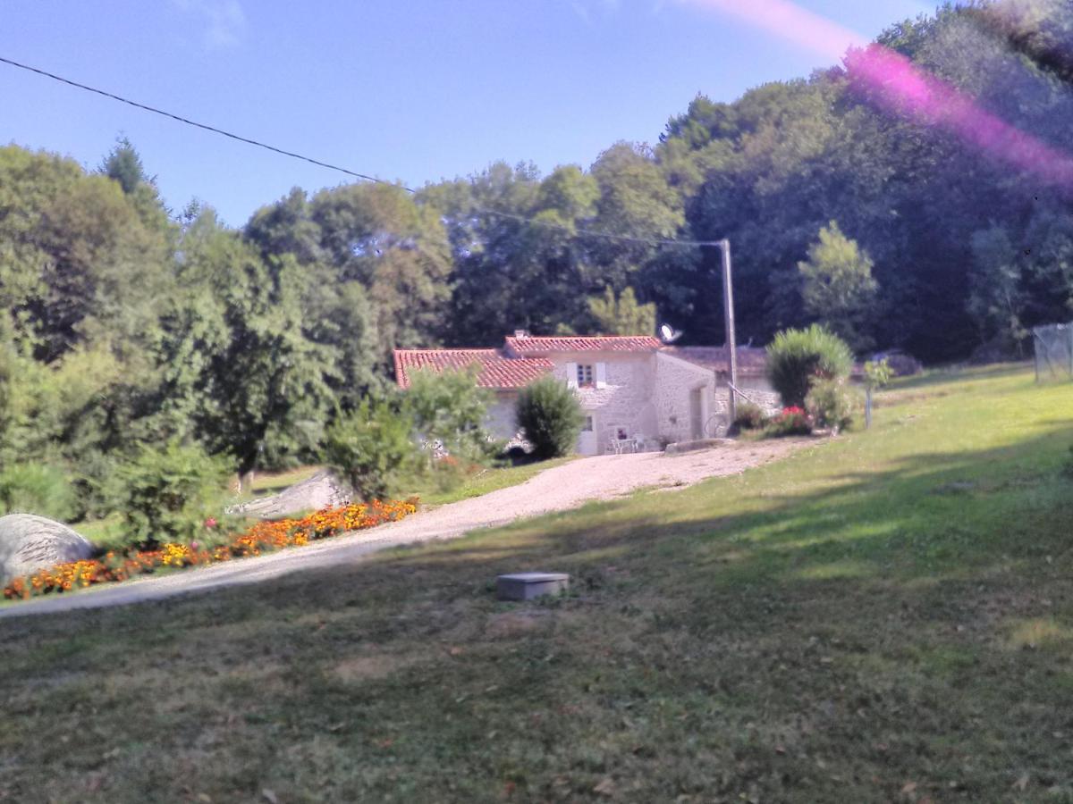 Saint-Salvy-de-la-Balme Gite Le Coumis 1370 מראה חיצוני תמונה